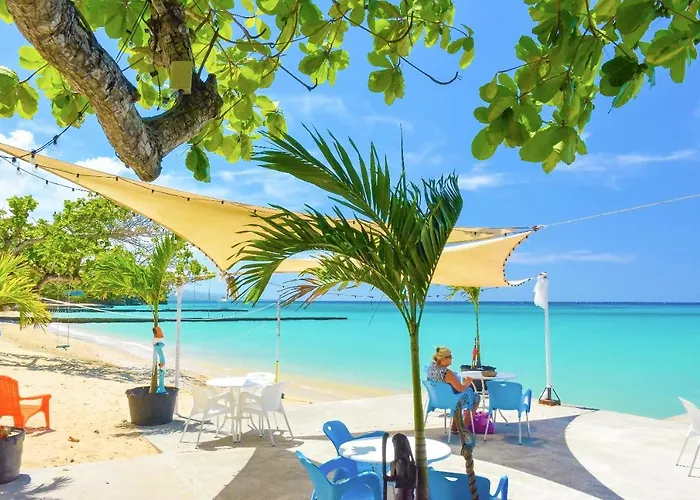 Hotel And Tan Ocho Rios